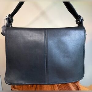 Vintage COACH Full Flap Large Black Messenger Brief Case.